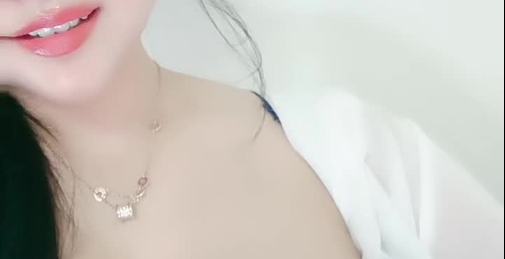 💖 [Uncensored] 超颜值女神，粉嫩红唇白皙大奶乳沟情深，脸蛋加大奶就够流鼻血